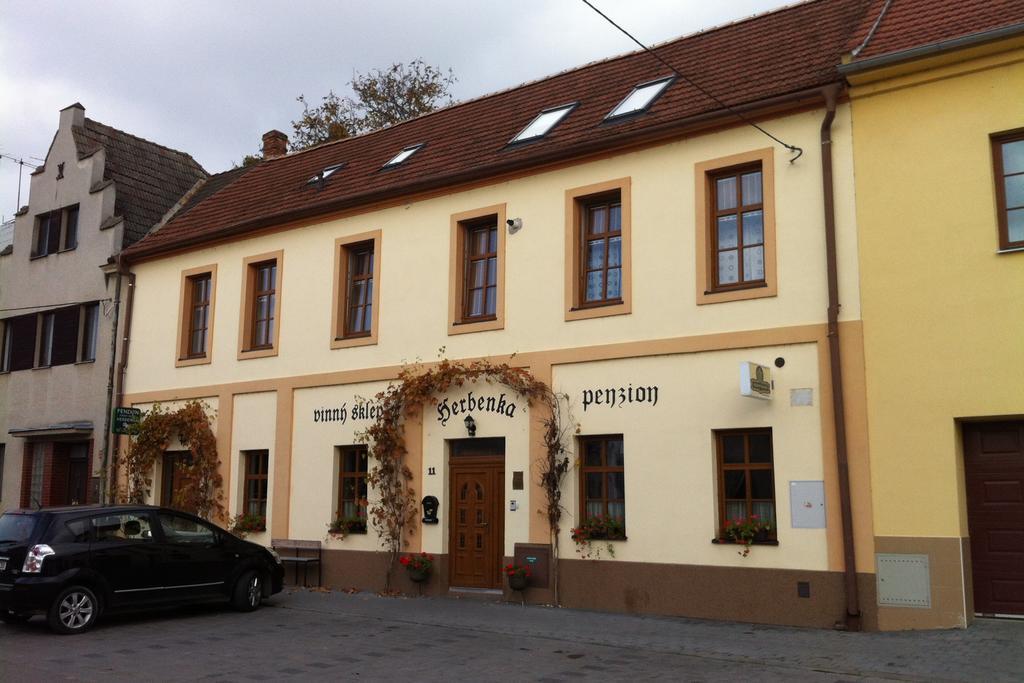 Herbenka Hotel Hustopece Luaran gambar