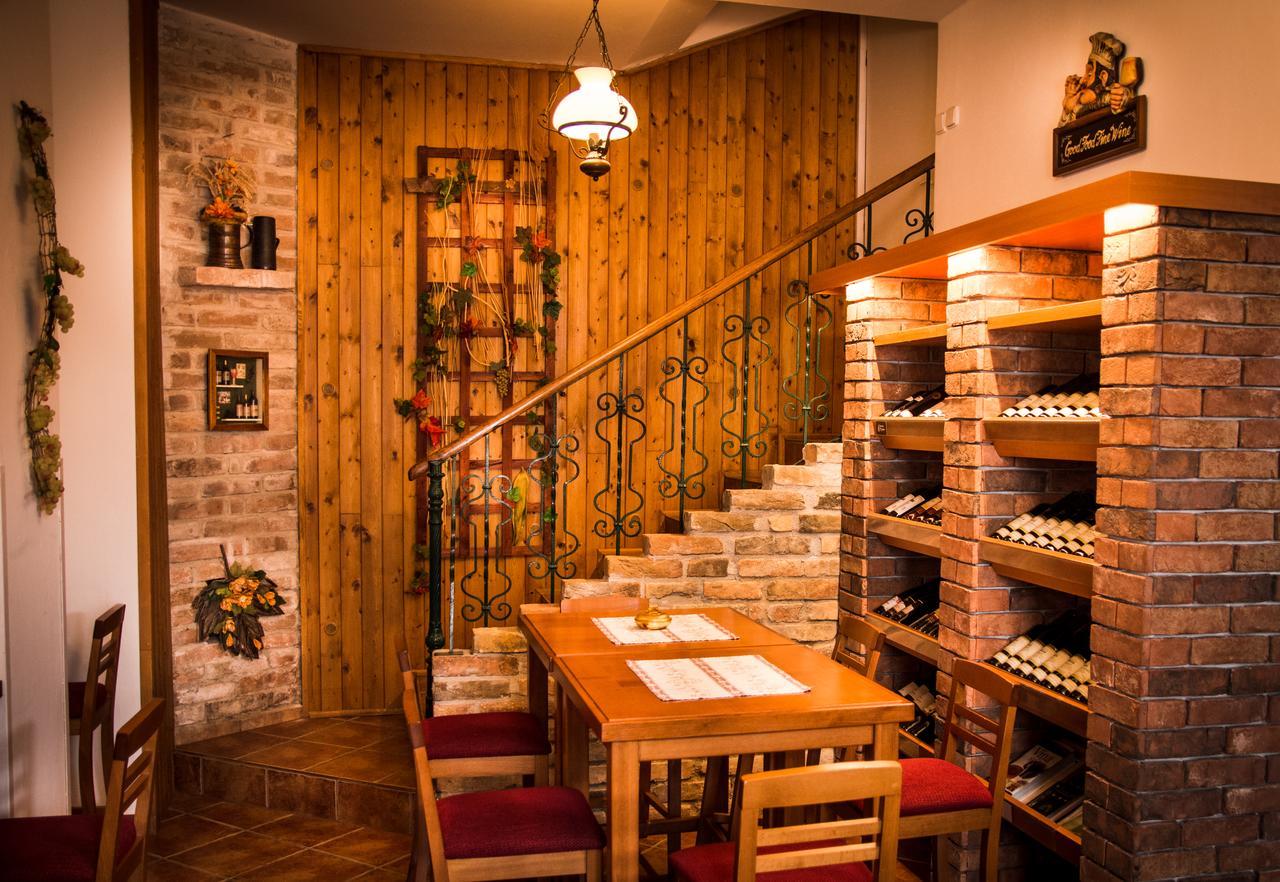 Herbenka Hotel Hustopece Luaran gambar