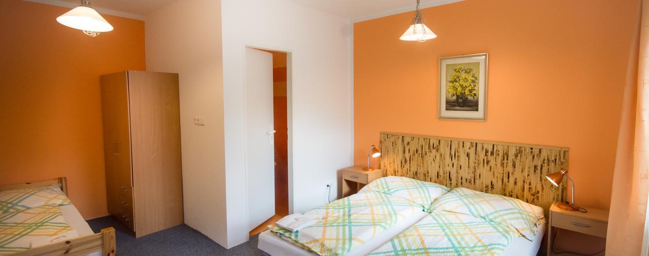 Herbenka Hotel Hustopece Luaran gambar